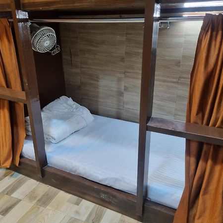 Unibed Dormitory Мумбаи Экстерьер фото