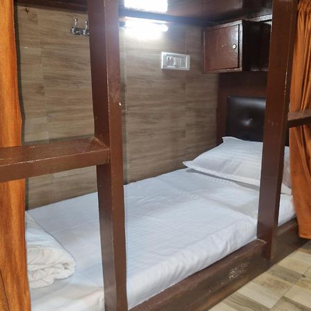 Unibed Dormitory Мумбаи Экстерьер фото