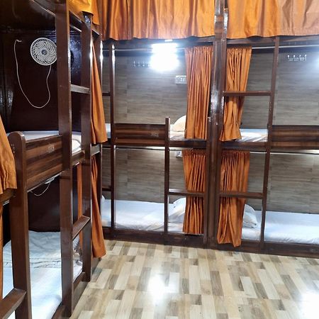Unibed Dormitory Мумбаи Экстерьер фото