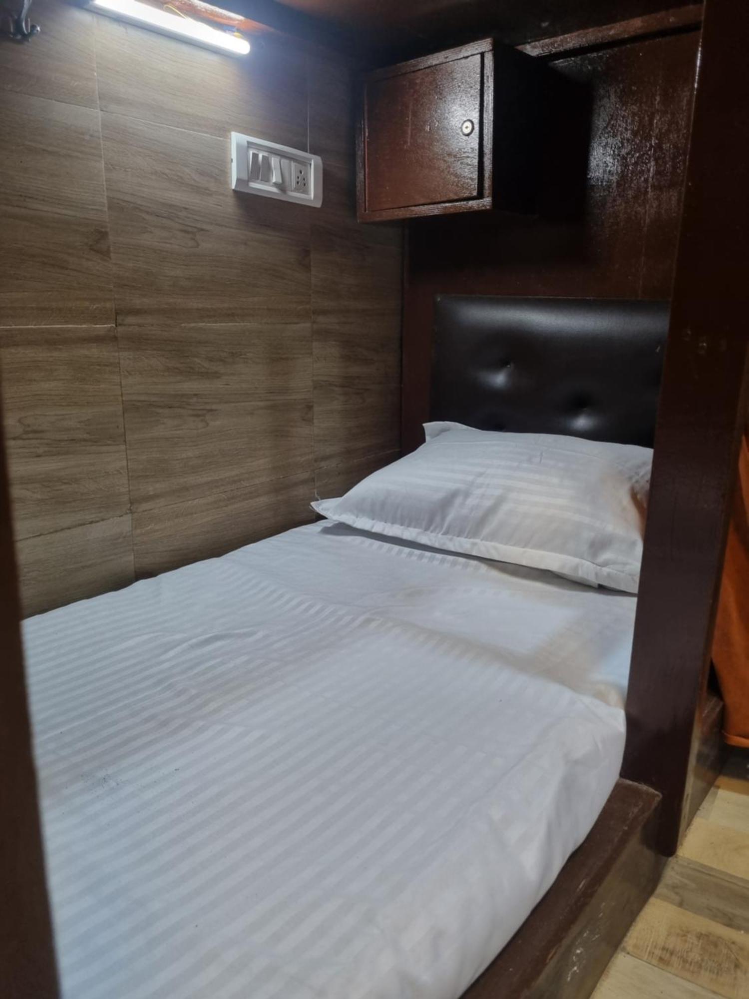 Unibed Dormitory Мумбаи Экстерьер фото