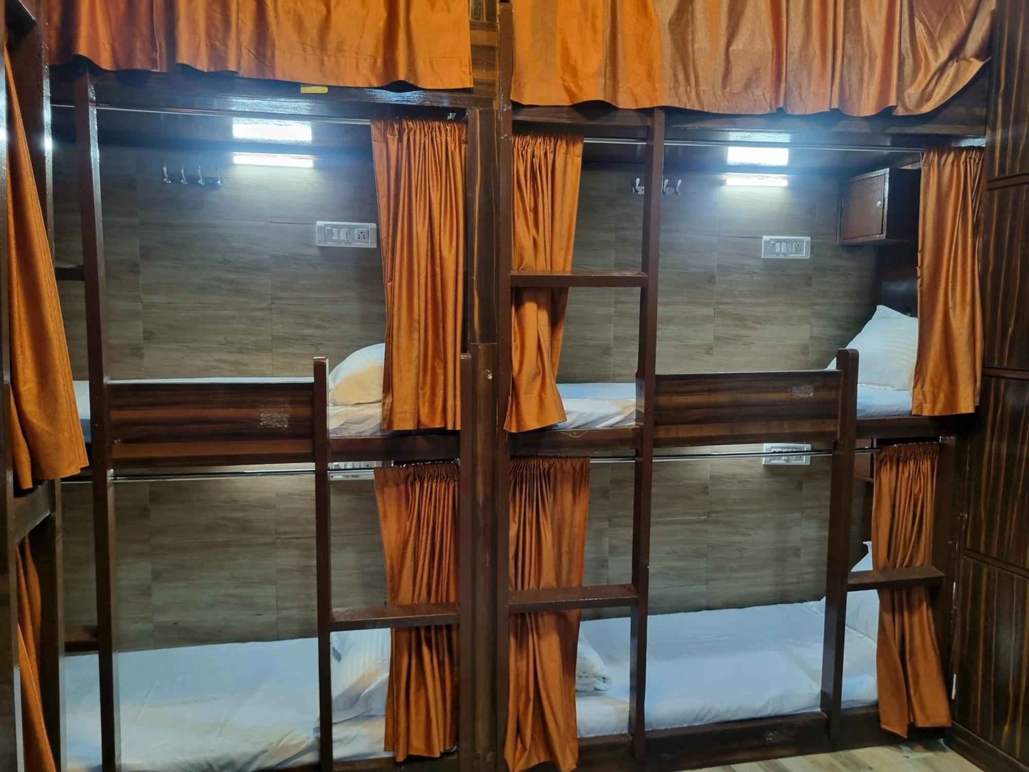 Unibed Dormitory Мумбаи Экстерьер фото