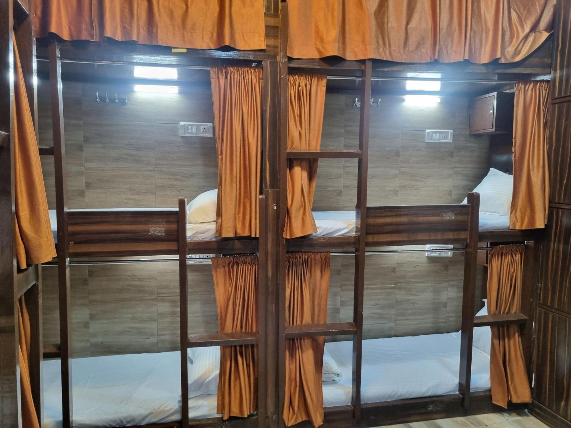 Unibed Dormitory Мумбаи Экстерьер фото